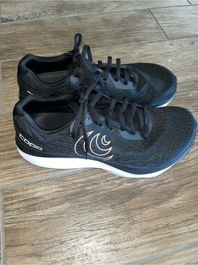 topo athletic mens running shoes